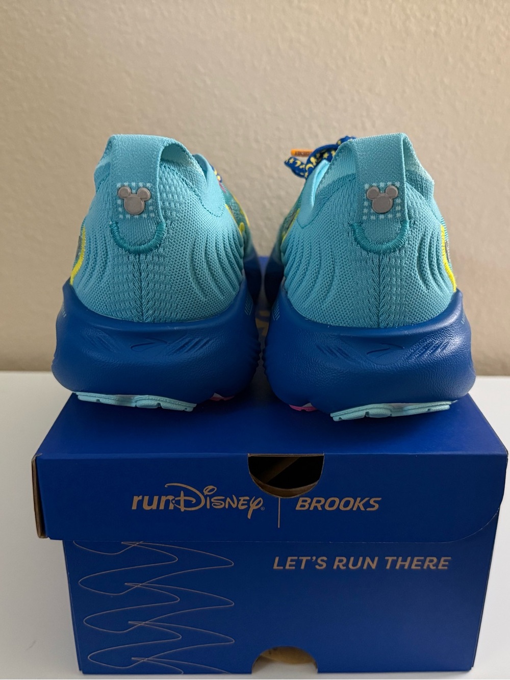 New runDisney brooks Disneyland shoes - Picture 3 of 8